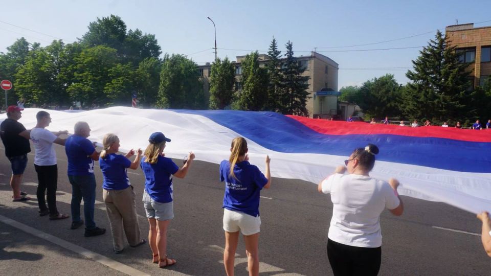 Гордо реет над нами нашей Родины знамя Гордо реет над нами нашей Родины знамя