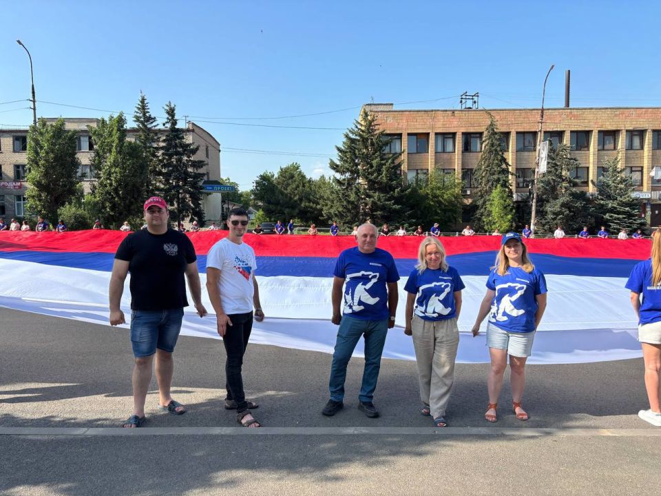 Гордо реет над нами нашей Родины знамя Гордо реет над нами нашей Родины знамя