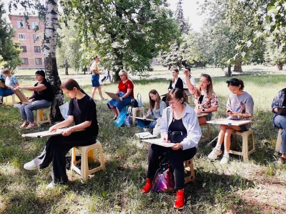 6 июня в процессе деятельности секции преподавателей художественной школы и художественных отделений школ искусств города, состоялся выездной пленэр 6 июня в процессе деятельности секции преподавателей художественной школы и художественных отделений школ искусств города, состоялся выездной пленэр