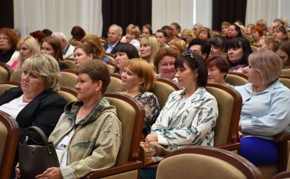 Меры для улучшения демографической ситуации в России обсудили на фестивале "Троица в Троицке" в Челябинской области Меры для улучшения демографической ситуации в России обсудили на фестивале "Троица в Троицке" в Челябинской области