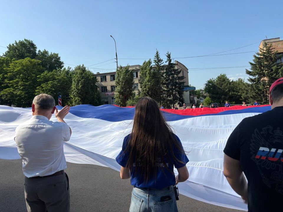 Гордо реет над нами нашей Родины знамя Гордо реет над нами нашей Родины знамя