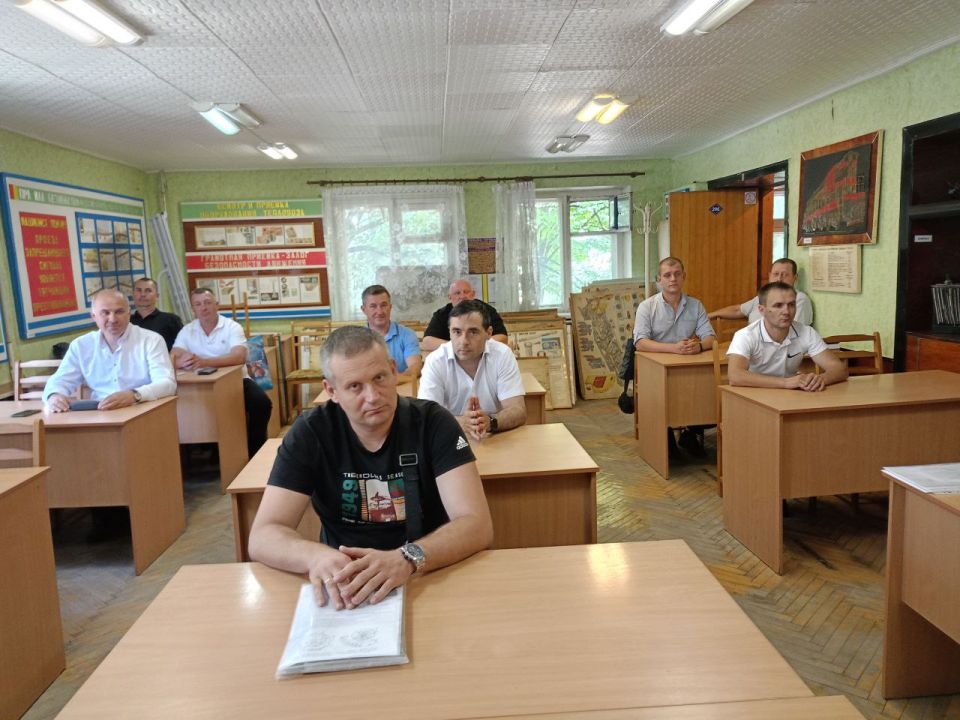 6 июня успешно завершила обучение в Учебном центре профессиональных квалификаций Донецкого филиала ФГУП «ЖДН» группа машинистов тепловоза 6 июня успешно завершила обучение в Учебном центре профессиональных квалификаций Донецкого филиала ФГУП «ЖДН» группа машинистов тепловоза