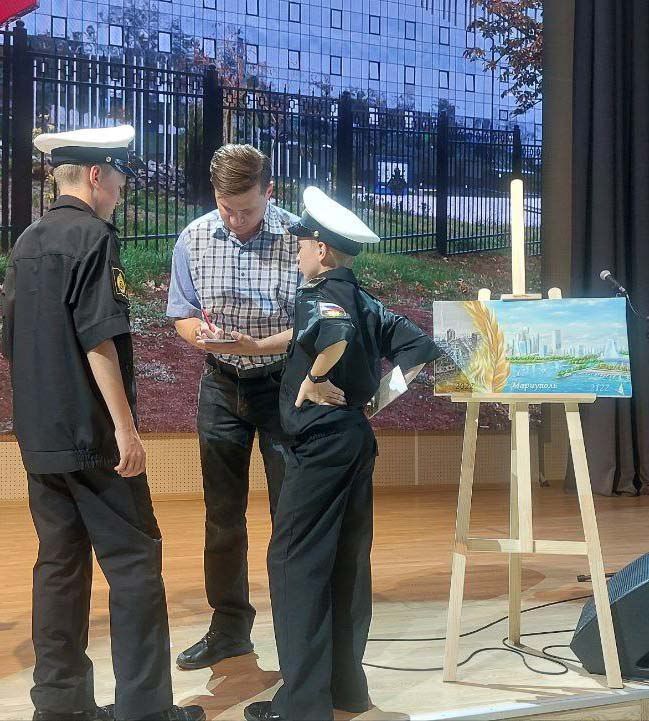 «На днях в филиале Нахимовского военно-морского ордена Почета училища в г. Мариуполе, состоялась творческая встреча, с известными в городе художниками, членами Профессионального Союза Художников России Андреем Мироненко...