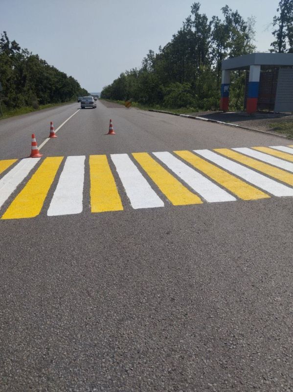 В рамках содержания автомобильных дорог общего пользования под контролем "Службы автомобильных дорог Донбасса", дорожники Республики продолжали работать в праздничные и выходные дни для обеспечения безопасного проезда по... В рамках содержания автомобильных дорог общего пользования под контролем "Службы автомобильных дорог Донбасса", дорожники Республики продолжали работать в праздничные и выходные дни для обеспечения безопасного проезда по...