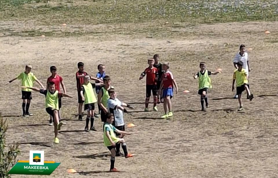 В рамках месячника «Спортивный Донбасс» для ребят спортивной школы №5 провели зарядку на свежем воздухе В рамках месячника «Спортивный Донбасс» для ребят спортивной школы №5 провели зарядку на свежем воздухе