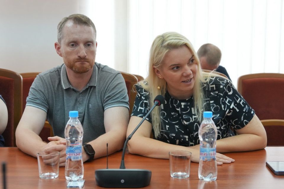 Олег Трофимов: По поручению Главы ДНР Дениса Пушилина провел Прямой эфир по вопросам образования и воспитания наших детей с приглашением представителей Республиканского родительского совета Олег Трофимов: По поручению Главы ДНР Дениса Пушилина провел Прямой эфир по вопросам образования и воспитания наших детей с приглашением представителей Республиканского родительского совета
