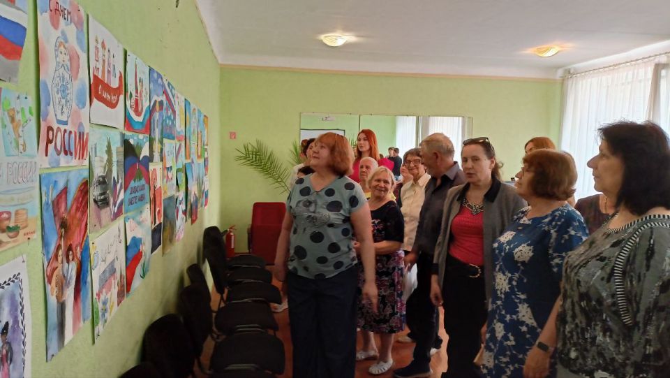 Выставка детских рисунков «С любовью и верой в Россию» Выставка детских рисунков «С любовью и верой в Россию»