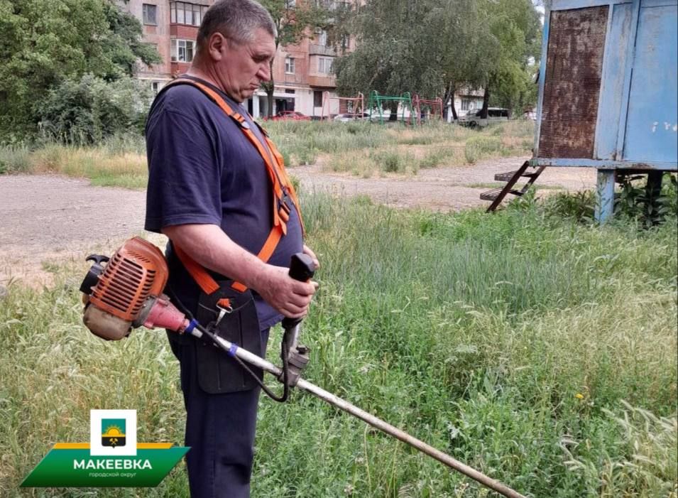 Сотрудниками МУП АГМ «Перспектива» выполнены работы: по сбору летучего мусора и очистке урн, по уборке тротуаров и дорог, по ул. Московской, Плеханова, Чубаря, Свободы, Ермощенко, Победы, Ленина, Малиновского, Трамвайная... Сотрудниками МУП АГМ «Перспектива» выполнены работы: по сбору летучего мусора и очистке урн, по уборке тротуаров и дорог, по ул. Московской, Плеханова, Чубаря, Свободы, Ермощенко, Победы, Ленина, Малиновского, Трамвайная...