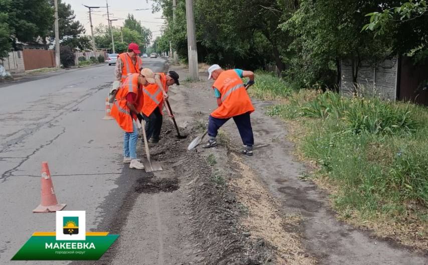Сотрудниками МУП АГМ «Перспектива» выполнены работы: по сбору летучего мусора и очистке урн, по уборке тротуаров и дорог, по ул. Московской, Плеханова, Чубаря, Свободы, Ермощенко, Победы, Ленина, Малиновского, Трамвайная... Сотрудниками МУП АГМ «Перспектива» выполнены работы: по сбору летучего мусора и очистке урн, по уборке тротуаров и дорог, по ул. Московской, Плеханова, Чубаря, Свободы, Ермощенко, Победы, Ленина, Малиновского, Трамвайная...