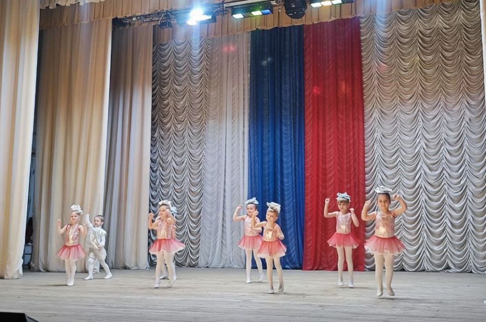В Кировском внутригородском районе состоялся праздничный концерт приуроченный ко Дню России В Кировском внутригородском районе состоялся праздничный концерт приуроченный ко Дню России