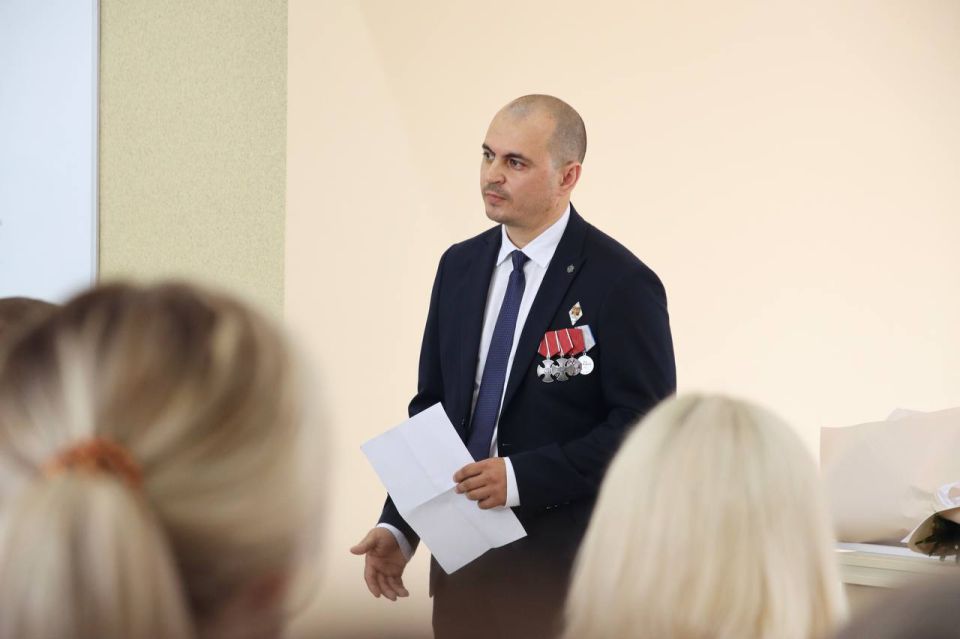 Глава Республики Алтай Андрей Турчак представил коллективу БУЗ РА «Республиканская больница» нового главного врача Глава Республики Алтай Андрей Турчак представил коллективу БУЗ РА «Республиканская больница» нового главного врача