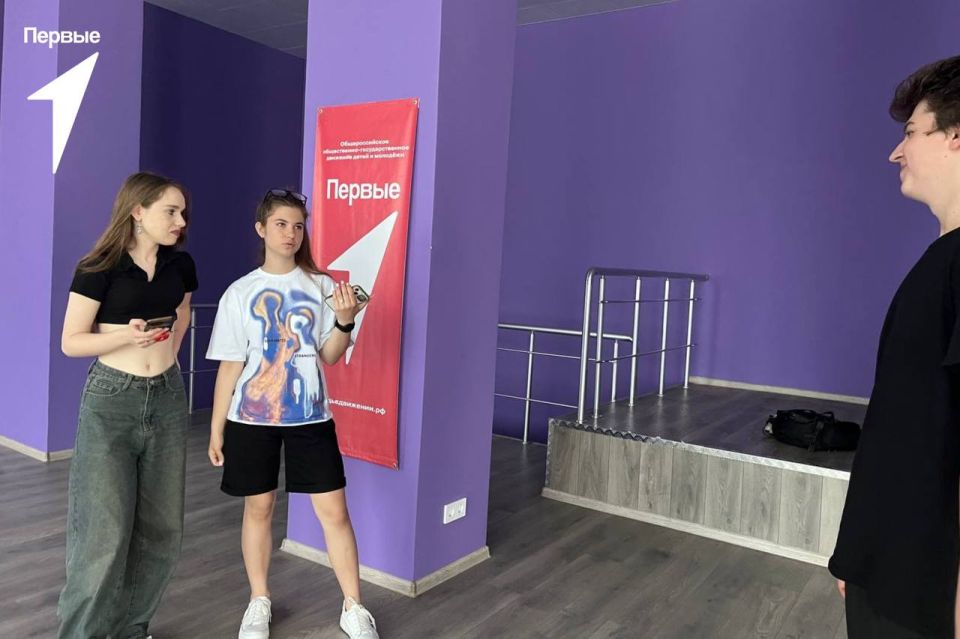 Завершаем дебаты. Продолжаем оттачивать искусство аргументации, превращая факты в убедительные доводы, а тезисы — в несокрушимые бастионы Наши участники, словно искусные фехтовальщики, уверенно парировали выпады оппонентов... Завершаем дебаты. Продолжаем оттачивать искусство аргументации, превращая факты в убедительные доводы, а тезисы — в несокрушимые бастионы Наши участники, словно искусные фехтовальщики, уверенно парировали выпады оппонентов...