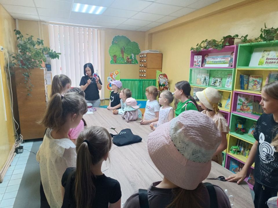 В Кировском прошел мастер-класс «С любовью к России!» В Кировском прошел мастер-класс «С любовью к России!»