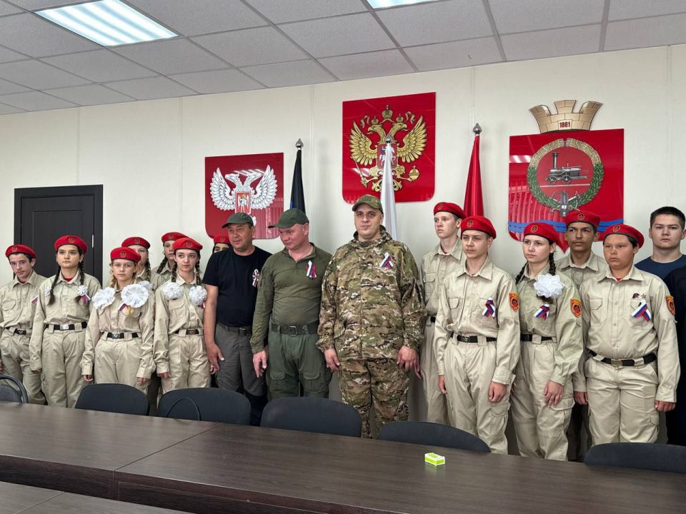 ВСТРЕЧА ЮНАРМЕЙЦЕВ С ВОЕННЫМИ МЕДИКАМИ ВСТРЕЧА ЮНАРМЕЙЦЕВ С ВОЕННЫМИ МЕДИКАМИ