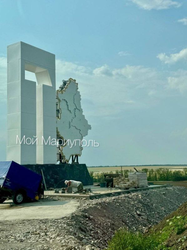 У КПП Весёло-Вознесенка на въезде в Донецкую народную республику с Ростовской области устанавливается приветственная стелла ДНР
