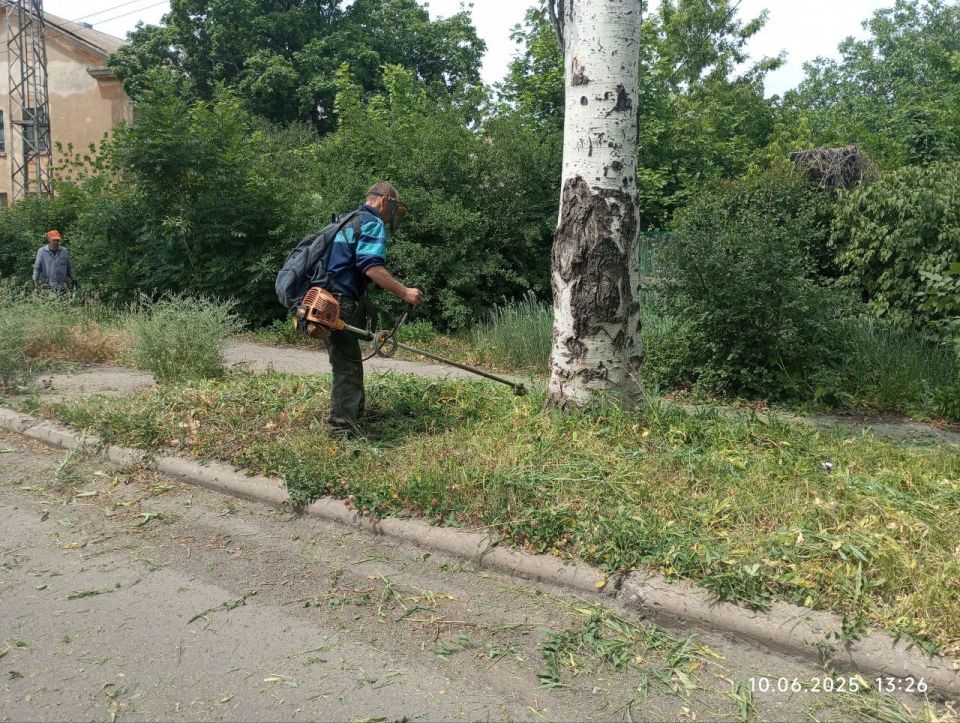 Сергей Желновач: На территории городского округа Дебальцево продолжаются работы покосу сорных и карантинных трав Сергей Желновач: На территории городского округа Дебальцево продолжаются работы покосу сорных и карантинных трав