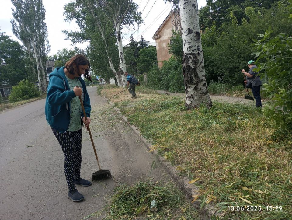 Сергей Желновач: На территории городского округа Дебальцево продолжаются работы покосу сорных и карантинных трав Сергей Желновач: На территории городского округа Дебальцево продолжаются работы покосу сорных и карантинных трав