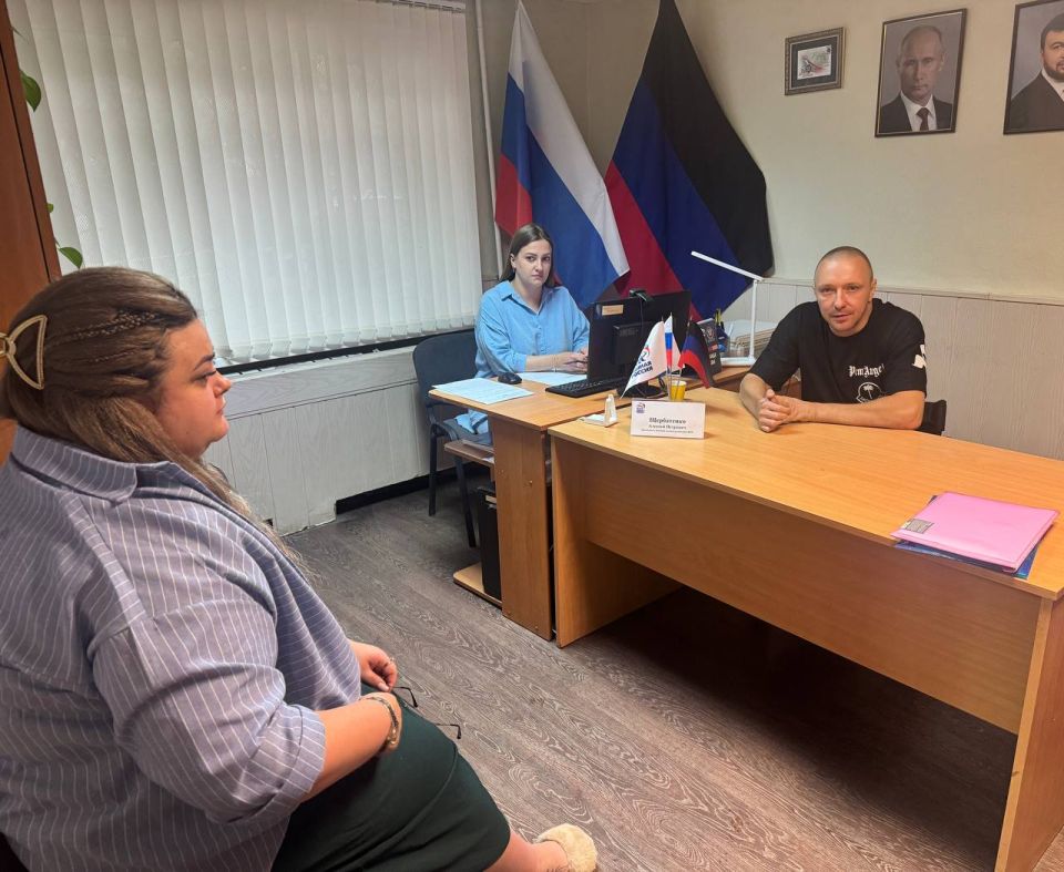 Представители всероссийского общества инвалидов провели приём граждан в Снежном Представители всероссийского общества инвалидов провели приём граждан в Снежном