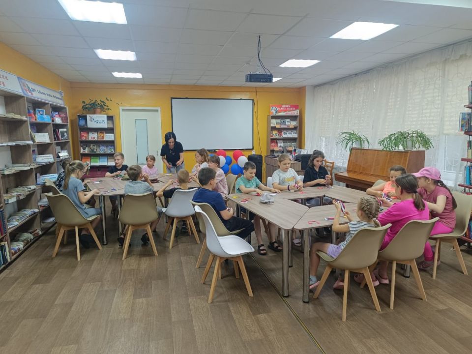 В Кировском прошел мастер-класс «С любовью к России!» В Кировском прошел мастер-класс «С любовью к России!»