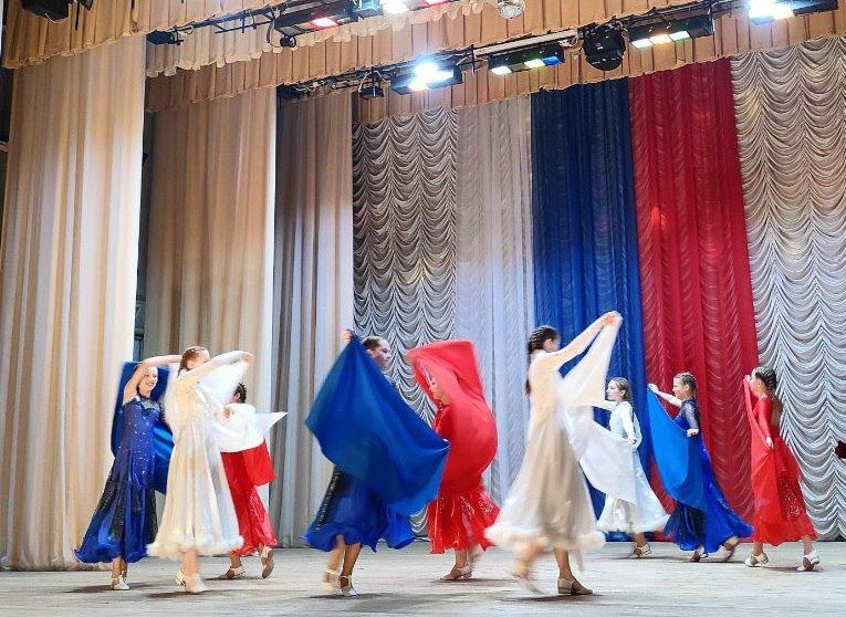 В Кировском внутригородском районе состоялся праздничный концерт приуроченный ко Дню России В Кировском внутригородском районе состоялся праздничный концерт приуроченный ко Дню России