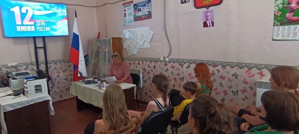 Николай Михайлов: В Коммунаровке прошел патриотический час «Россия – славная наша держава», посвященный Дню России Николай Михайлов: В Коммунаровке прошел патриотический час «Россия – славная наша держава», посвященный Дню России