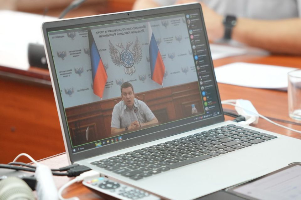 Олег Трофимов: По поручению Главы ДНР Дениса Пушилина провел Прямой эфир по вопросам образования и воспитания наших детей с приглашением представителей Республиканского родительского совета Олег Трофимов: По поручению Главы ДНР Дениса Пушилина провел Прямой эфир по вопросам образования и воспитания наших детей с приглашением представителей Республиканского родительского совета