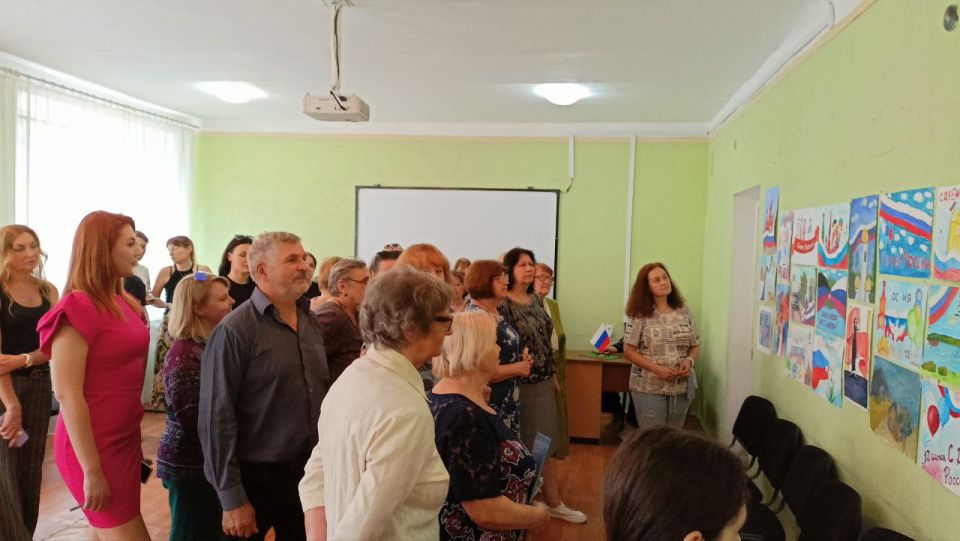 Выставка детских рисунков «С любовью и верой в Россию» Выставка детских рисунков «С любовью и верой в Россию»