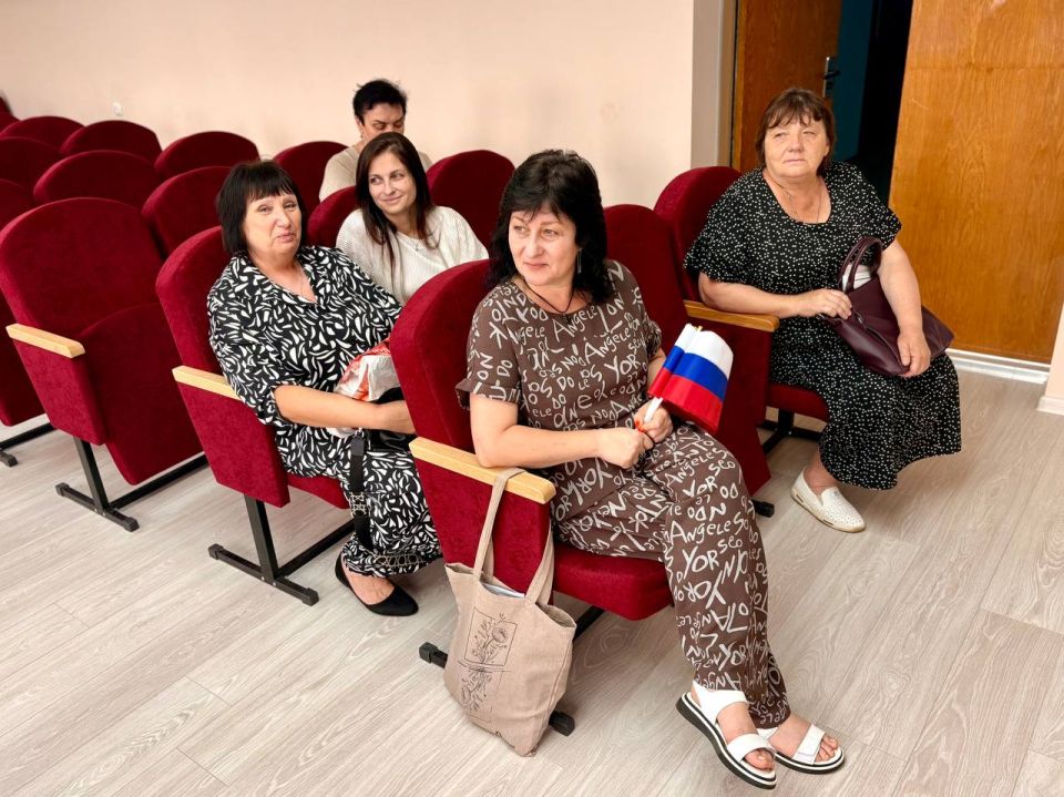 Сегодня в Ясиноватском местном отделении Партии "Единая Россия" прошло очередное собрание актива Сегодня в Ясиноватском местном отделении Партии "Единая Россия" прошло очередное собрание актива