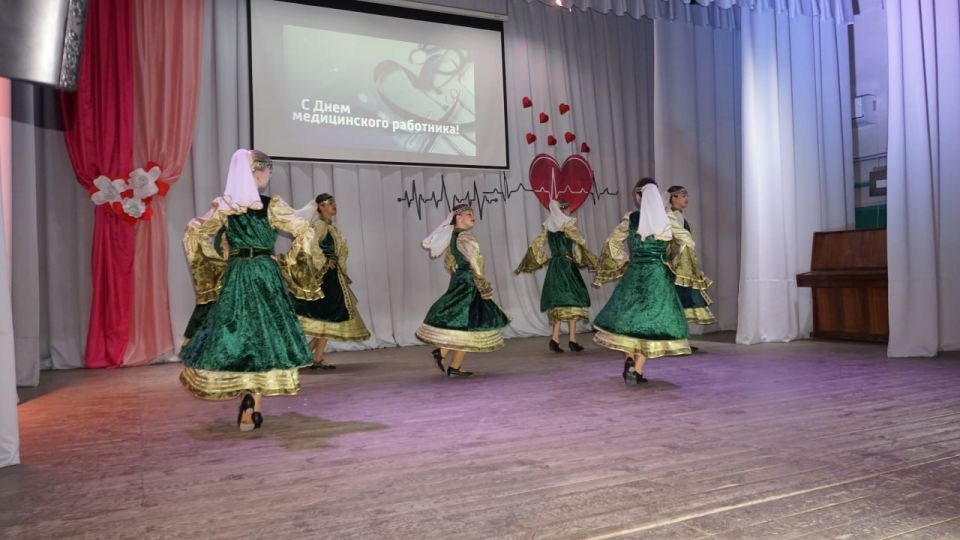 Борис Трима: Медицинский работник, ты гордость державы! Ты бываешь, устал и не спишь ты ночей, В этот день мы с особенным смыслом поздравим Медсестер, санитарок и конечно врачей Борис Трима: Медицинский работник, ты гордость державы! Ты бываешь, устал и не спишь ты ночей, В этот день мы с особенным смыслом поздравим Медсестер, санитарок и конечно врачей