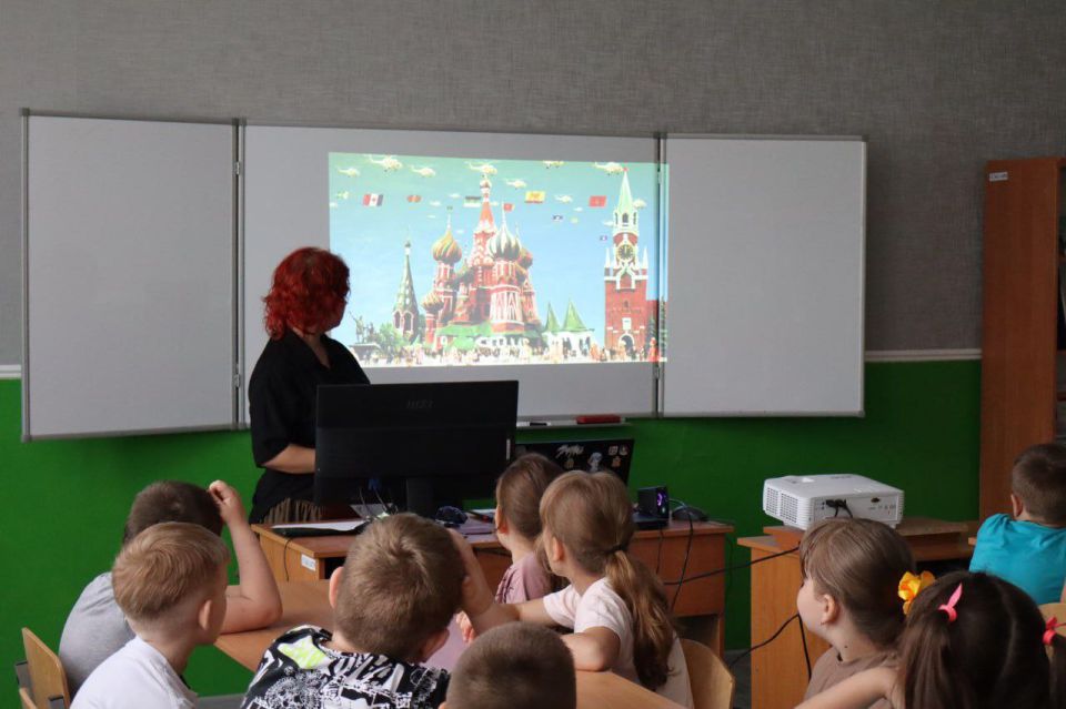 Валентина Харлашка: Сегодня, в рамках федерального партийного проекта «Единой России» «Мир возможностей», приняла участие в круглом столе на тему «Россия - моя страна» Валентина Харлашка: Сегодня, в рамках федерального партийного проекта «Единой России» «Мир возможностей», приняла участие в круглом столе на тему «Россия - моя страна»