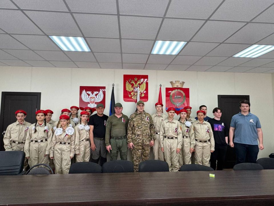 ВСТРЕЧА ЮНАРМЕЙЦЕВ С ВОЕННЫМИ МЕДИКАМИ ВСТРЕЧА ЮНАРМЕЙЦЕВ С ВОЕННЫМИ МЕДИКАМИ
