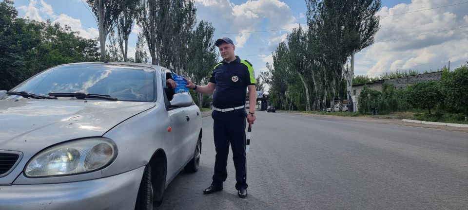 В Горловке автоинспекторы провели беседы с водителями В Горловке автоинспекторы провели беседы с водителями