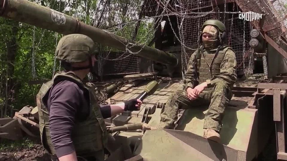 "Удалось подъехать к цели так близко, что они даже не успели ничего понять": российские бойцы на танках Т-80 работают по принципу штурмовиков, вплотную подъезжая к противнику и заставая его врасплох