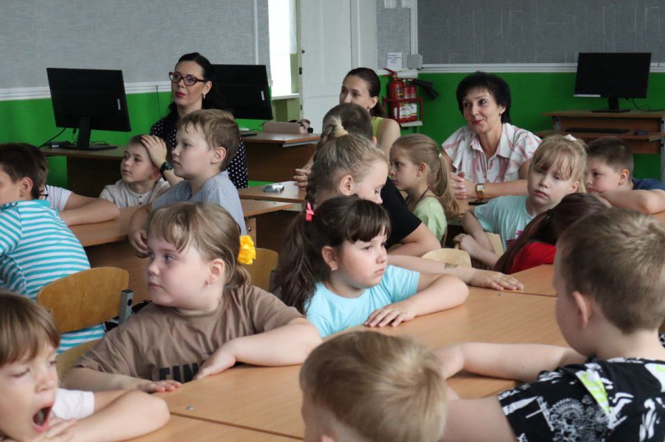 Валентина Харлашка: Сегодня, в рамках федерального партийного проекта «Единой России» «Мир возможностей», приняла участие в круглом столе на тему «Россия - моя страна» Валентина Харлашка: Сегодня, в рамках федерального партийного проекта «Единой России» «Мир возможностей», приняла участие в круглом столе на тему «Россия - моя страна»