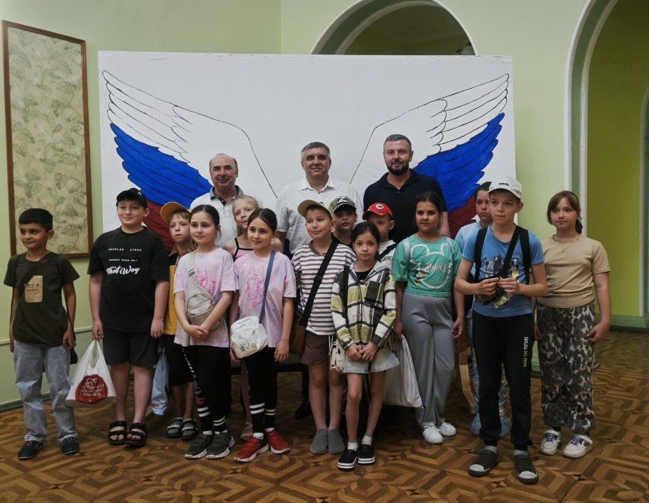 В Кировском внутригородском районе состоялся праздничный концерт приуроченный ко Дню России В Кировском внутригородском районе состоялся праздничный концерт приуроченный ко Дню России