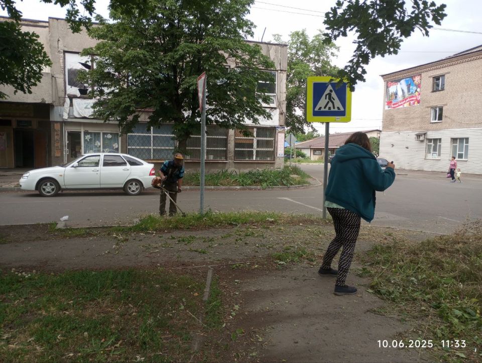 Сергей Желновач: На территории городского округа Дебальцево продолжаются работы покосу сорных и карантинных трав Сергей Желновач: На территории городского округа Дебальцево продолжаются работы покосу сорных и карантинных трав