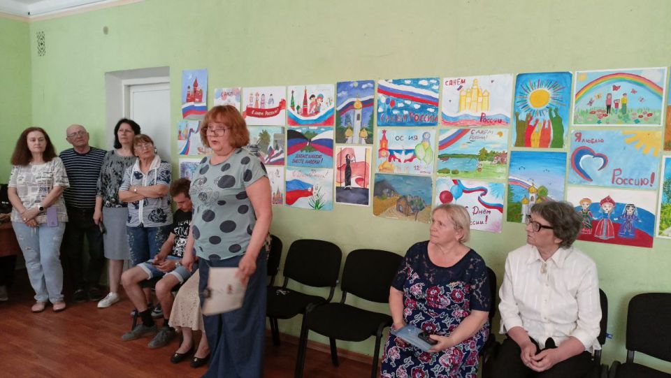 Выставка детских рисунков «С любовью и верой в Россию» Выставка детских рисунков «С любовью и верой в Россию»