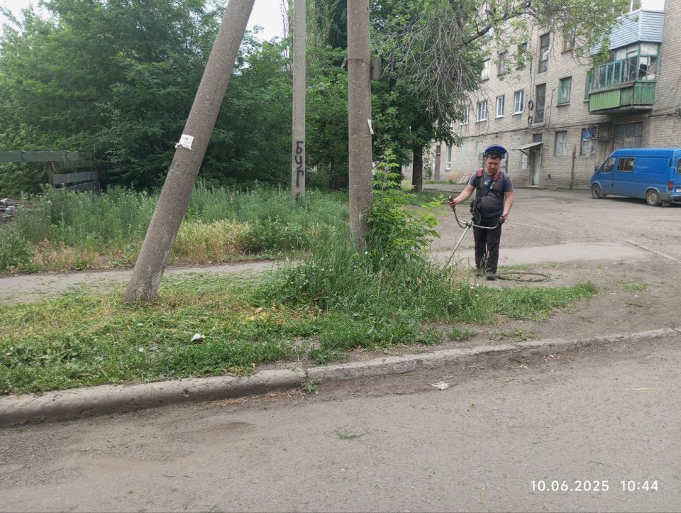 Сергей Желновач: На территории городского округа Дебальцево продолжаются работы покосу сорных и карантинных трав Сергей Желновач: На территории городского округа Дебальцево продолжаются работы покосу сорных и карантинных трав