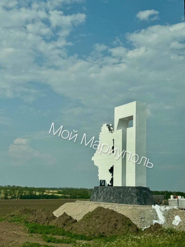 У КПП Весёло-Вознесенка на въезде в Донецкую народную республику с Ростовской области устанавливается приветственная стелла ДНР У КПП Весёло-Вознесенка на въезде в Донецкую народную республику с Ростовской области устанавливается приветственная стелла ДНР