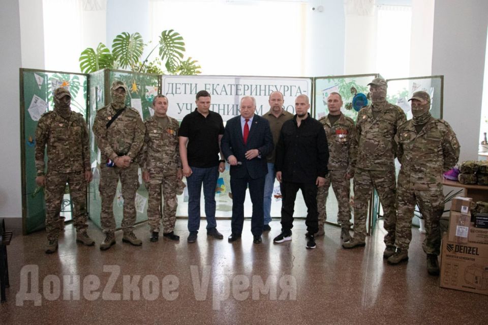 Все, что нужно на фронте, и не только: екатеринбуржцы передали бойцам в зоне СВО гуманитарную помощь Все, что нужно на фронте, и не только: екатеринбуржцы передали бойцам в зоне СВО гуманитарную помощь