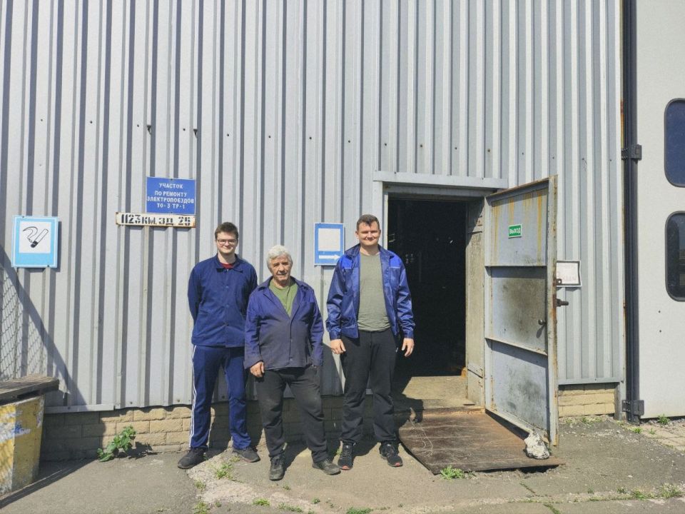 Студенты ДОНИЖТ продолжают знакомиться с будущей профессией на практике Студенты ДОНИЖТ продолжают знакомиться с будущей профессией на практике