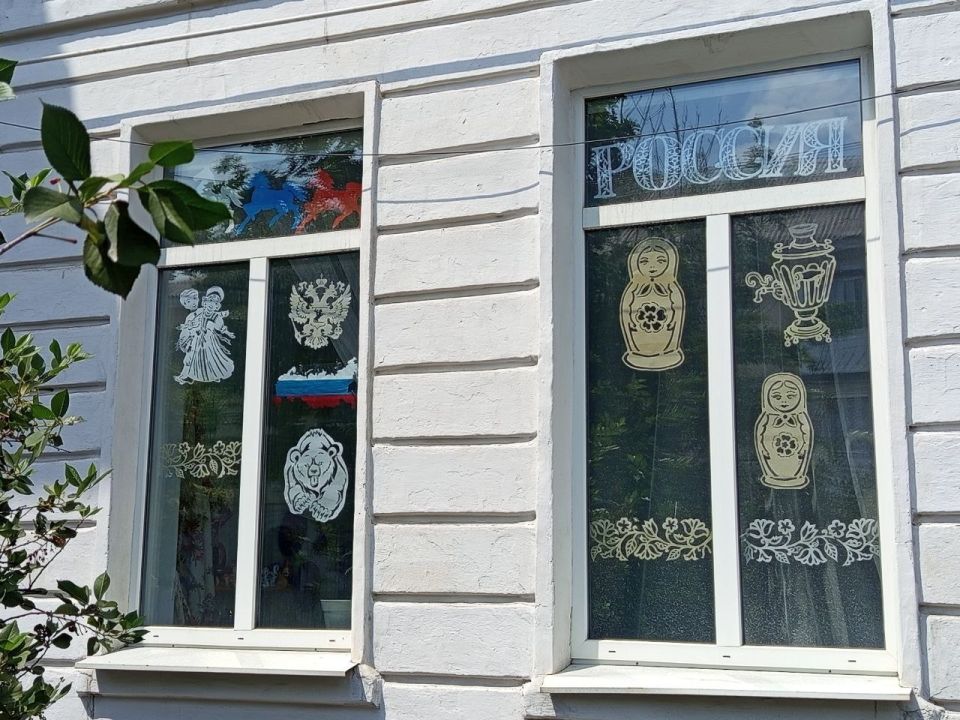 "Окна России". С 5 по 12 июня 2025 года, проходит Всероссийская акция «Окна России», в преддверии государственного праздника Дня России "Окна России". С 5 по 12 июня 2025 года, проходит Всероссийская акция «Окна России», в преддверии государственного праздника Дня России