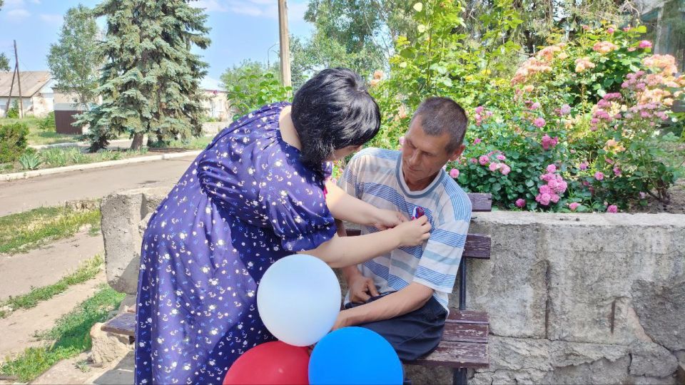В рамках партийного проекта #ИсторическаяПамять, в преддверии Государственного праздника Дня России, МБУ "Новоалексеевский СДК" провели патриотическую акцию, в ходе которой раздавали шары и ленточки "Российского триколора"! В рамках партийного проекта #ИсторическаяПамять, в преддверии Государственного праздника Дня России, МБУ "Новоалексеевский СДК" провели патриотическую акцию, в ходе которой раздавали шары и ленточки "Российского триколора"!