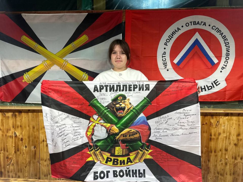 Денис Зубов: С наилучшими пожеланиями. Активная молодежь Иловайска совместно с волонтёрами Дома Народного Единства из Нижнего Новгорода посетили участников СВО в расположении Денис Зубов: С наилучшими пожеланиями. Активная молодежь Иловайска совместно с волонтёрами Дома Народного Единства из Нижнего Новгорода посетили участников СВО в расположении