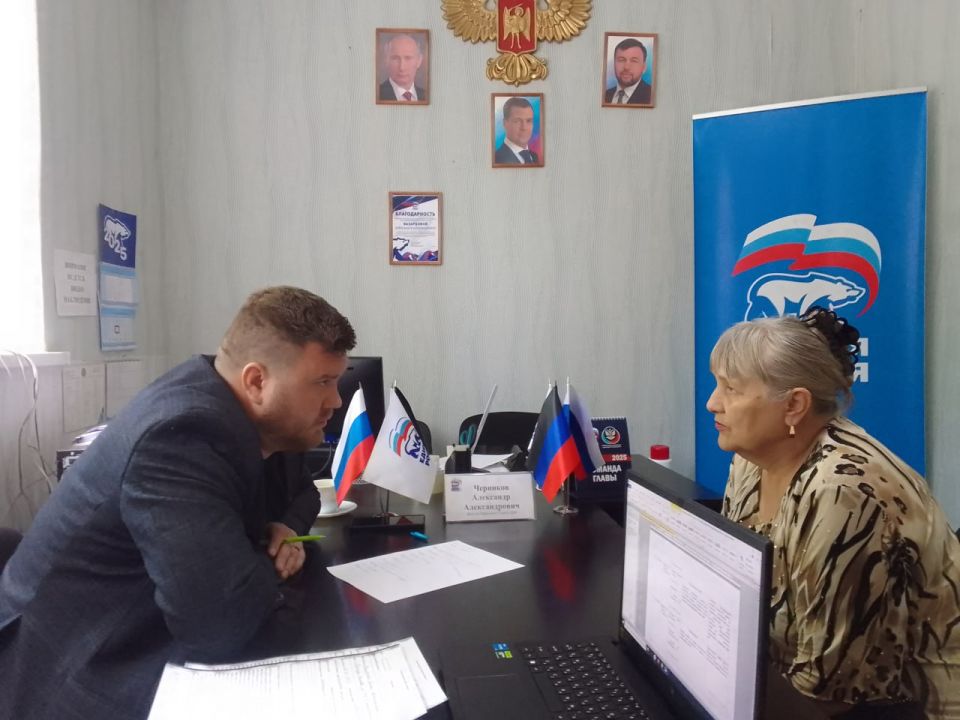 Юрий Будрин: Прием граждан. Сегодня, 11 июня 2025 года в Кировском районе г. Донецка состоялся приём граждан в Общественной приемной Общественного Движения «Донецкая Республика» и Всероссийской политической партии Единая... Юрий Будрин: Прием граждан. Сегодня, 11 июня 2025 года в Кировском районе г. Донецка состоялся приём граждан в Общественной приемной Общественного Движения «Донецкая Республика» и Всероссийской политической партии Единая...