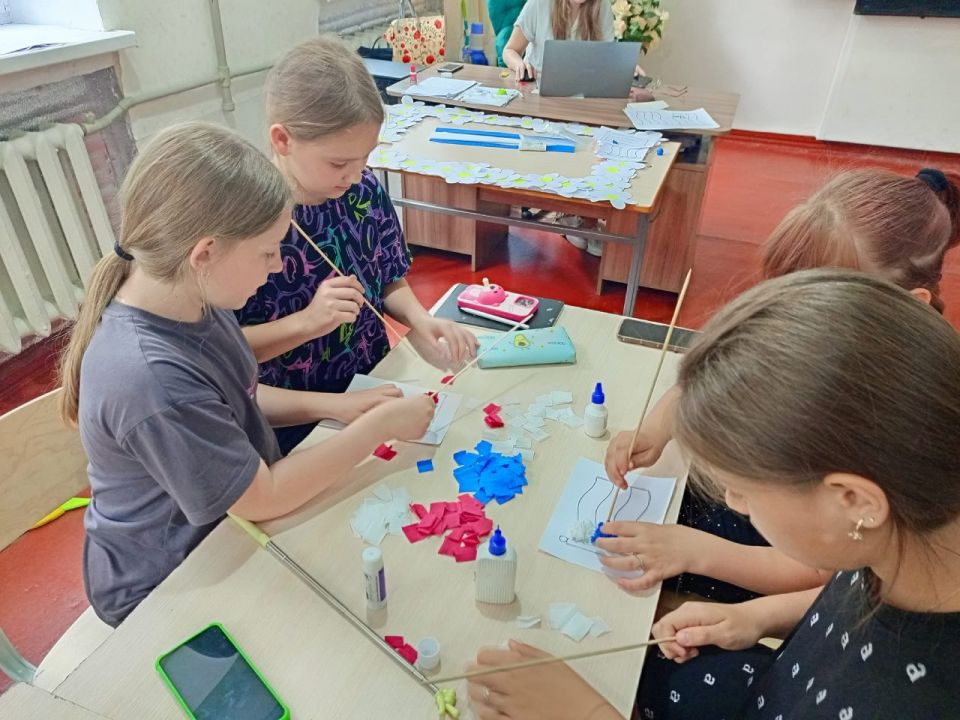 Ребята Ждановки готовятся ко Дню России Ребята Ждановки готовятся ко Дню России