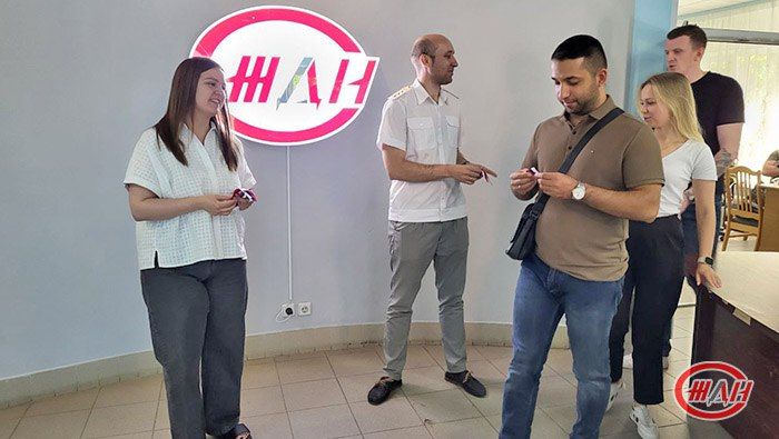 Сегодня, 11 июня, в центральном аппарате ФГУП «Железные дороги Новороссии» и в подразделениях Донецкого, Луганского и Мелитополь-Херсонского филиалов ФГУП «ЖДН» провели акцию «Российский триколор» Сегодня, 11 июня, в центральном аппарате ФГУП «Железные дороги Новороссии» и в подразделениях Донецкого, Луганского и Мелитополь-Херсонского филиалов ФГУП «ЖДН» провели акцию «Российский триколор»