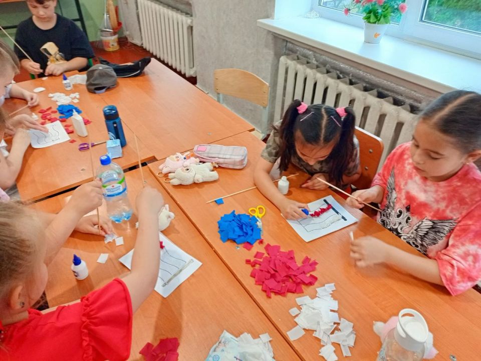Ребята Ждановки готовятся ко Дню России Ребята Ждановки готовятся ко Дню России