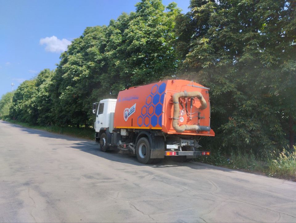 В Кировском внутригородском районе продолжаются работы по санитарному содержанию территории В Кировском внутригородском районе продолжаются работы по санитарному содержанию территории