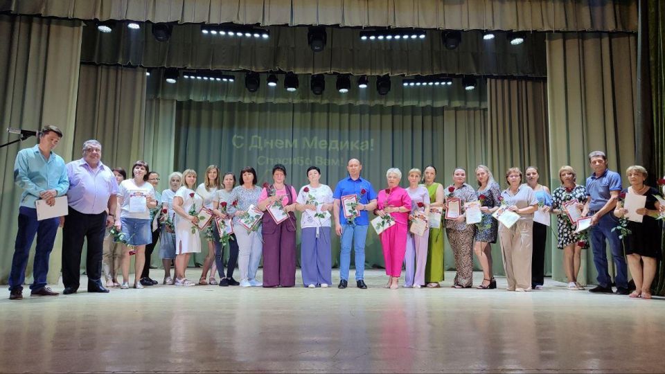 Александр Качанов: В Докучаевске прошел концерт ко Дню медицинского работника Александр Качанов: В Докучаевске прошел концерт ко Дню медицинского работника